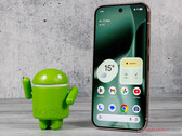 El Pixel 10 Pro es uno de los tres smartphones Pixel equipados con mejoras de pantalla en la actualización estable de este mes. (Fuente de la imagen: Notebookcheck)