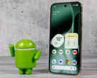 El Pixel 10 Pro es uno de los tres smartphones Pixel equipados con mejoras de pantalla en la actualización estable de este mes. (Fuente de la imagen: Notebookcheck)