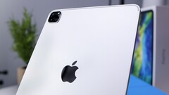 Un logo Apple hecho de cristal podría introducir la funcionalidad de carga inalámbrica en el rediseñado iPad Pro de 2022 (Imagen: Daniel Romero)