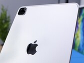 Un logo Apple hecho de cristal podría introducir la funcionalidad de carga inalámbrica en el rediseñado iPad Pro de 2022 (Imagen: Daniel Romero)