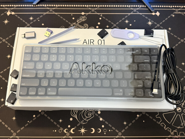 Todo lo que incluye la caja del Akko Air 01