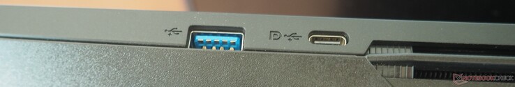 Derecha: USB-A 3.2 Gen 2, USB-C 3.2 Gen 2 incl. DisplayPort 1.4