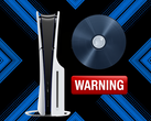 Consola PS5 junto a un disco y una etiqueta de advertencia