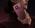 El K100 Pro tiene un precio a partir de 548 dólares. En la imagen: la versión en color rojo del teléfono.