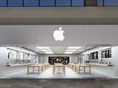 Apple podría verse obligada a permitir las tiendas de aplicaciones de terceros en sus dispositivos (imagen vía Apple)