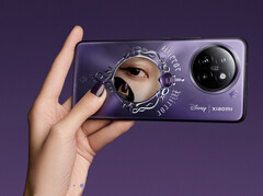 Xiaomi ha incrustado un pequeño elemento de espejo en la parte trasera del CIVI 4 Pro para su última colaboración con Disney. (Fuente de la imagen: Xiaomi)