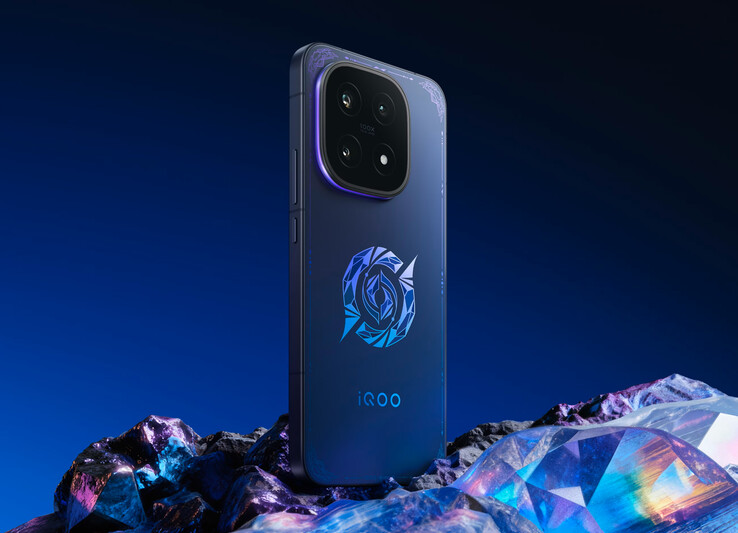 Vivo también ofrece el iQOO 15 en una Edición Coleccionista del 10º Aniversario de Honor con accesorios adicionales. (Fuente de la imagen: Vivo)