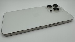 Un prototipo de iPhone con botones Taptic. (Fuente de la imagen: Apple Insider)