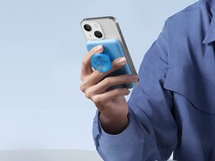 La batería magnética Anker 622 (MagGo con PopSocket) puede cargar dispositivos de forma inalámbrica hasta 7,5 W. (Fuente de la imagen: Anker)