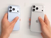 El iPhone 18 Pro de Apple (izquierda) y el iPhone 18 Pro Max (derecha) pesan 211 g y 249 g, respectivamente.