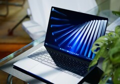 Se supone que el Dell XPS 13 ofrece un rendimiento superior al del MacBook Neo, pero es mucho más caro en algunas regiones.