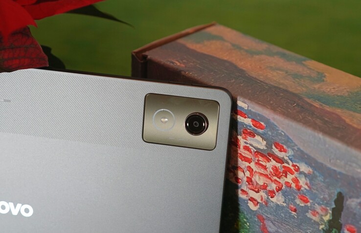 La cámara trasera de 13 MP de la tableta Lenovo Idea Tab Pro funciona bien en condiciones de buena iluminación.