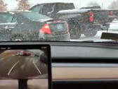 Autoaparcamiento del Tesla Model Y en la nieve (imagen: Space Cat/X)