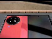 El Z Fold2 en un primer vídeo de unboxing. (Fuente: flypig vía YouTube)