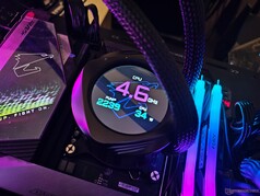 Aorus Waterforce X II 360: Pantalla LCD de la bomba