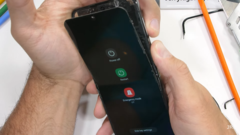 ¿Se puede desmontar un Flip4 sin morir? (Fuente: JerryRigEverything vía YouTube)