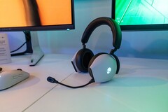 Dell ha presentado los auriculares inalámbricos para juegos Alienware Tri-Mode en el CES 2022 (imagen vía Dell)