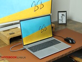 Reseña del portátil HP EliteBook 865 G10 - Un portátil profesional capaz arruinado por Sure View