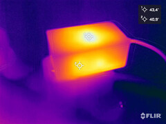 La fuente de alimentación del AC6-M durante la prueba de resistencia