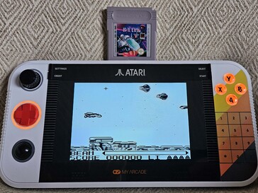 El juego R-Type de GameBoy funciona sin problemas (Fuente de la imagen: Marc Zander, Notebookcheck)