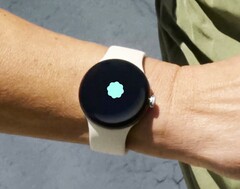 Se espera que el Google Pixel Watch incorpore pronto la detección de la presión arterial alta, al igual que el Apple Watch. (Fuente de la imagen: Google)