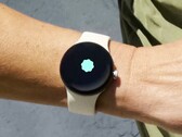 Se espera que el Google Pixel Watch incorpore pronto la detección de la presión arterial alta, al igual que el Apple Watch. (Fuente de la imagen: Google)
