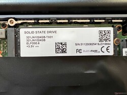 La unidad SSD M.2 2280 se conecta a través de PCIe 4.0.