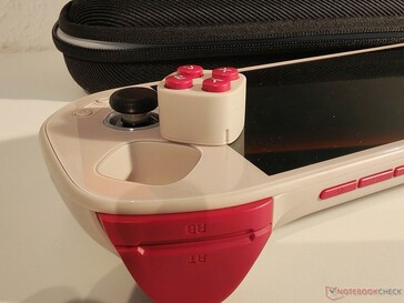 Los botones de acción y el pad direccional pueden sustituirse