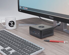 El Nano Pro Gen 14 cuesta a partir de 840 euros. En la imagen: el mini PC junto a un monitor, un teclado, una taza de té y un bolígrafo. (Fuente de la imagen: Tuxedo)