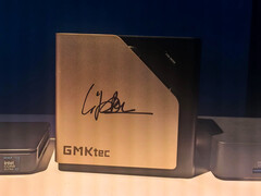 Un prototipo de GMKtec EVO-T2 firmado por el director general de Intel, el Sr. Lip-Bu Tan. (Fuente de la imagen: GMKtec)