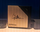 Un prototipo de GMKtec EVO-T2 firmado por el director general de Intel, el Sr. Lip-Bu Tan. (Fuente de la imagen: GMKtec)