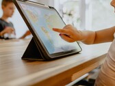 Múltiples apps educativas envían los datos de los estudiantes a terceros, a menudo sin su conocimiento. (Foto de Kelly Sikkema en Unsplash)