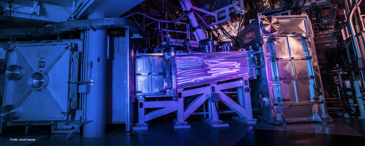 Los sistemas láser se utilizan para crear reacciones de fusión (imagen: Jason Laurea / NIF)