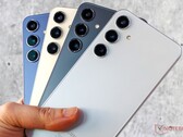 Según @Tech_Reve, hay indicios concretos de que las sucesoras de las Galaxy S24 y Galaxy S24+ recibirán finalmente una nueva cámara.