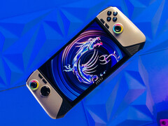 El Claw 8 AI+ parece ser actualmente un dispositivo mejor que en su lanzamiento. En la imagen: el dispositivo portátil. (Fuente de la imagen: MSI - editado)