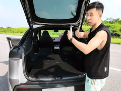 Revisión del Tesla Model Y L sobre el espacio para carga y pasajeros. (Fuente de la imagen: GeekLaii/YT)