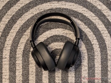 Arctis Nova Pro Omni en color negro.