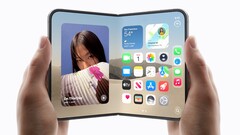 Dos manos sostienen cada una un iPhone Duo, uno plegado y otro desplegado
