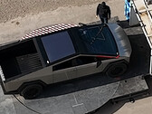 El limpiaparabrisas Cybertruck en pruebas (imagen: Brad Sloan/YT)