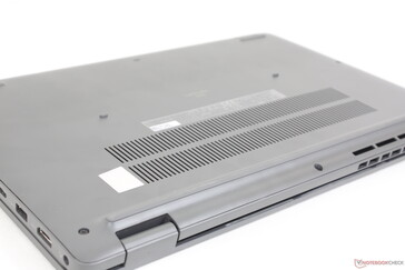 Las dimensiones generales y el peso son muy similares a los del Asus ExpertBook L1 y el HP ProBook 440 G9