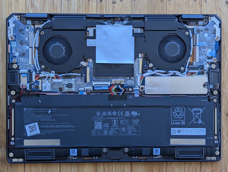 Placa base del HP OmniBook Ultra Flip 14 a modo de comparación