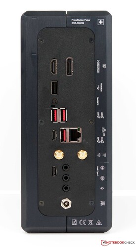 Parte trasera: HDMI, DisplayPort, 1x USB 2.0 Tipo-A, 3x USB 3.2 Tipo-A, 1x USB 3.2 Tipo-C, 1x Audio USB Tipo-C, 2x Line In, 1x Line Out, antenas WLAN, conexión de alimentación
