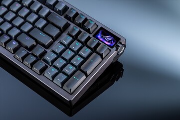 El ROG Azoth 96 HE tiene una pantalla OLED que puede mostrar información vital del sistema como las temperaturas de la GPU y la CPU. (Fuente de la imagen: Asus)