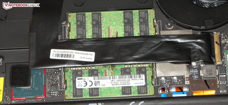 Hay dos ranuras RAM. La RAM funciona en modo de doble canal.