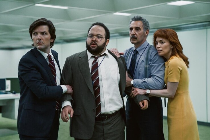 Ben Stiller, parte de una premisa brillantemente inquietante: ¿qué pasaría si su vida laboral y personal pudieran separarse por completo? (Fuente de la imagen: Apple TV+)