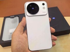 El Vivo X500 ya se ha filtrado en unas fotos prácticas antes de su lanzamiento oficial