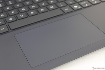 El clickpad es pequeño con una respuesta esponjosa al pulsarlo