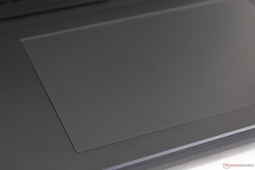 Clickpad grande y liso con respuesta suave al pulsarlo