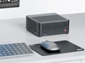 La caja EliteMini X400 es un poco más voluminosa que la NUC de Intel promedio. (Fuente de la imagen: MINISFORUM)