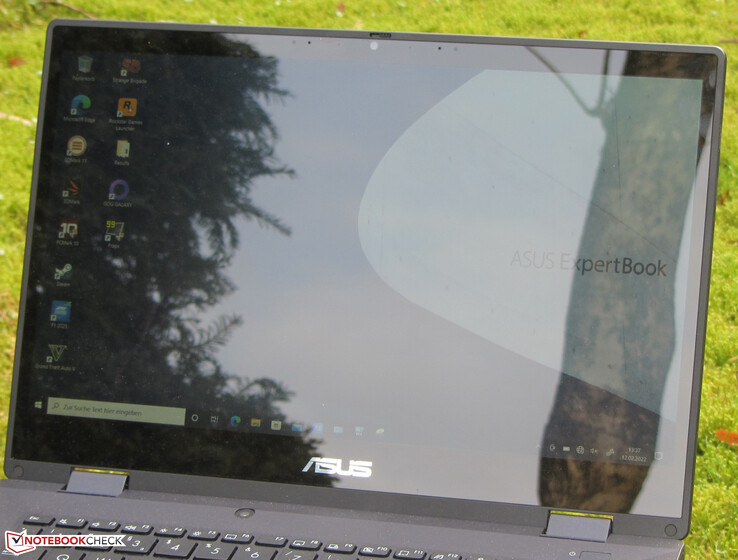 El ExpertBook al aire libre.